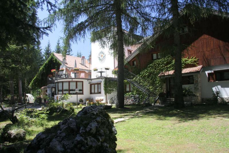 Lh Albergo Il Paradiso Pescasseroli Exterior photo