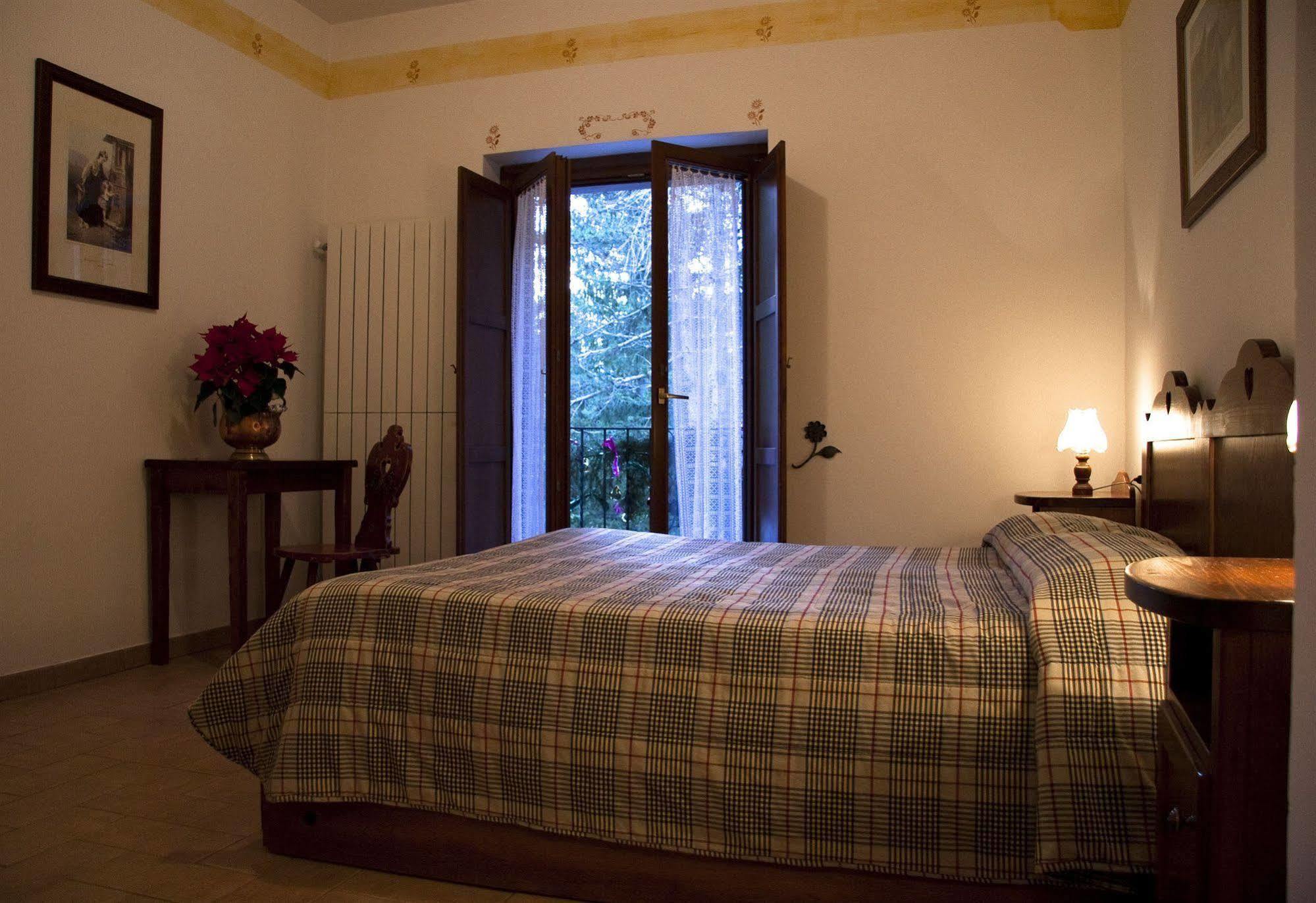 Lh Albergo Il Paradiso Pescasseroli Exterior photo